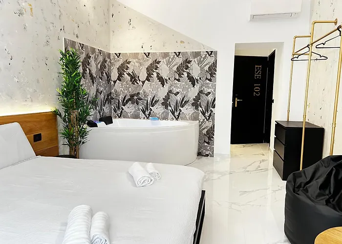Ese Luxury - Private Jacuzzi Near Termini, Perfect For Relaxing Affittacamere