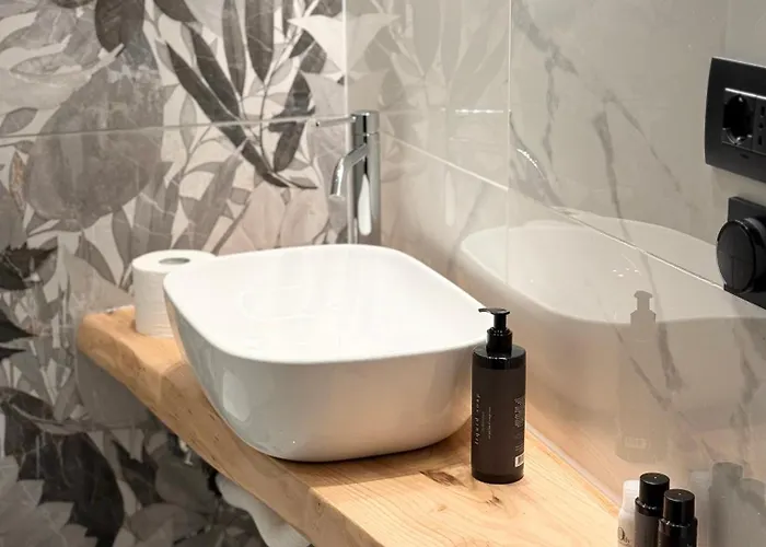 Affittacamere Ese Luxury - Private Jacuzzi Near Termini, Perfect For Relaxing
