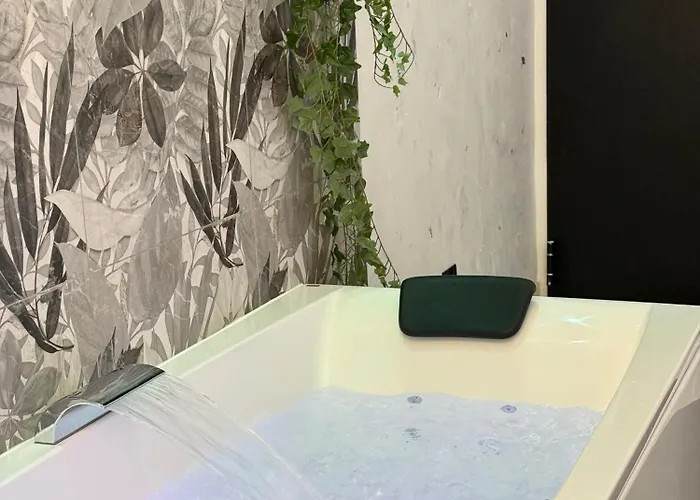 Ese Luxury - Private Jacuzzi Near Termini, Perfect For Relaxing Affittacamere Roma
